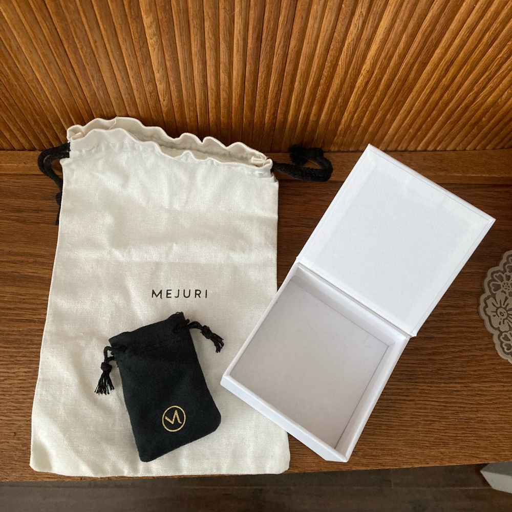 Mejuri box/pouch - Picture 2 of 2